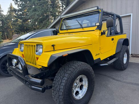 Used 1993 Jeep Wrangler 4WD image 2