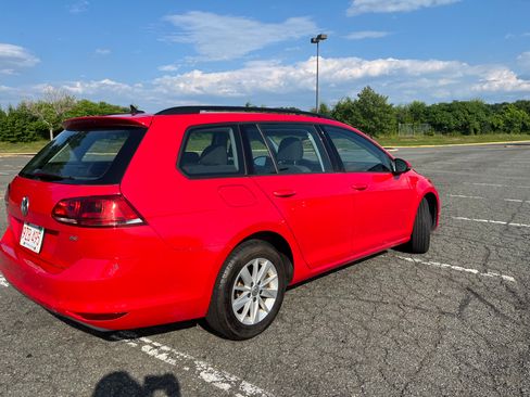 Used 2017 Volkswagen Golf S FWD image 6