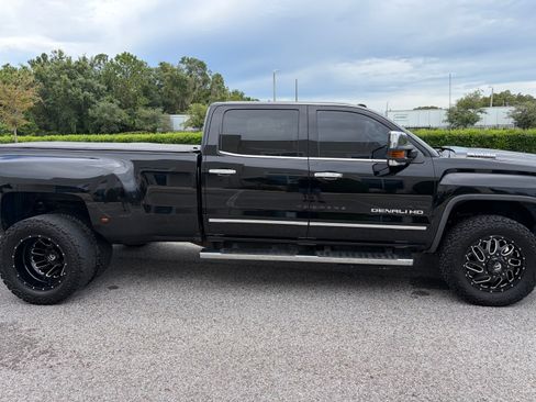 Used 2018 GMC Sierra 3500 Denali w/ Duramax Plus Package AWD/4WD image 12