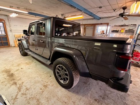 Used 2020 Jeep Gladiator Overland AWD/4WD image 22