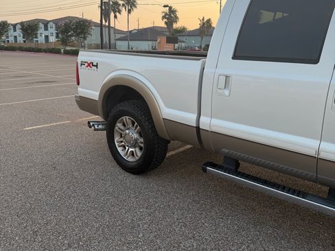 Used 2011 Ford F250 King Ranch w/ King Ranch w/Chrome Pkg AWD/4WD image 12