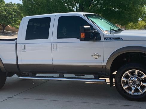 Used 2016 Ford F350 Lariat w/ Lariat Interior Package image 2