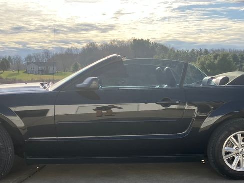 Used 2007 Ford Mustang Convertible RWD image 6
