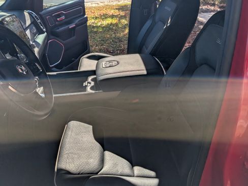 Used 2024 RAM 1500 Laramie image 8