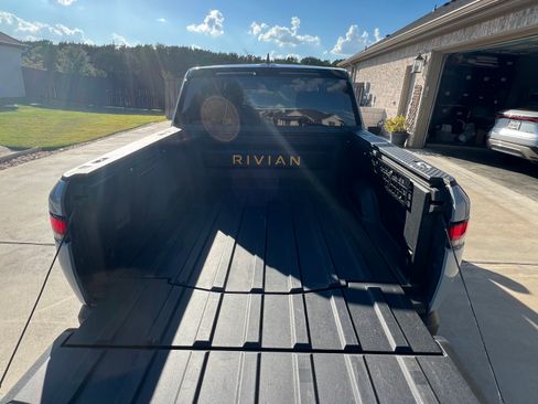 Used 2022 Rivian R1T Adventure AWD/4WD image 9