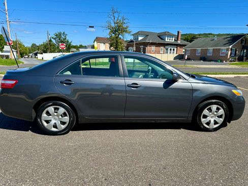 Used 2009 Toyota Camry LE FWD image 8