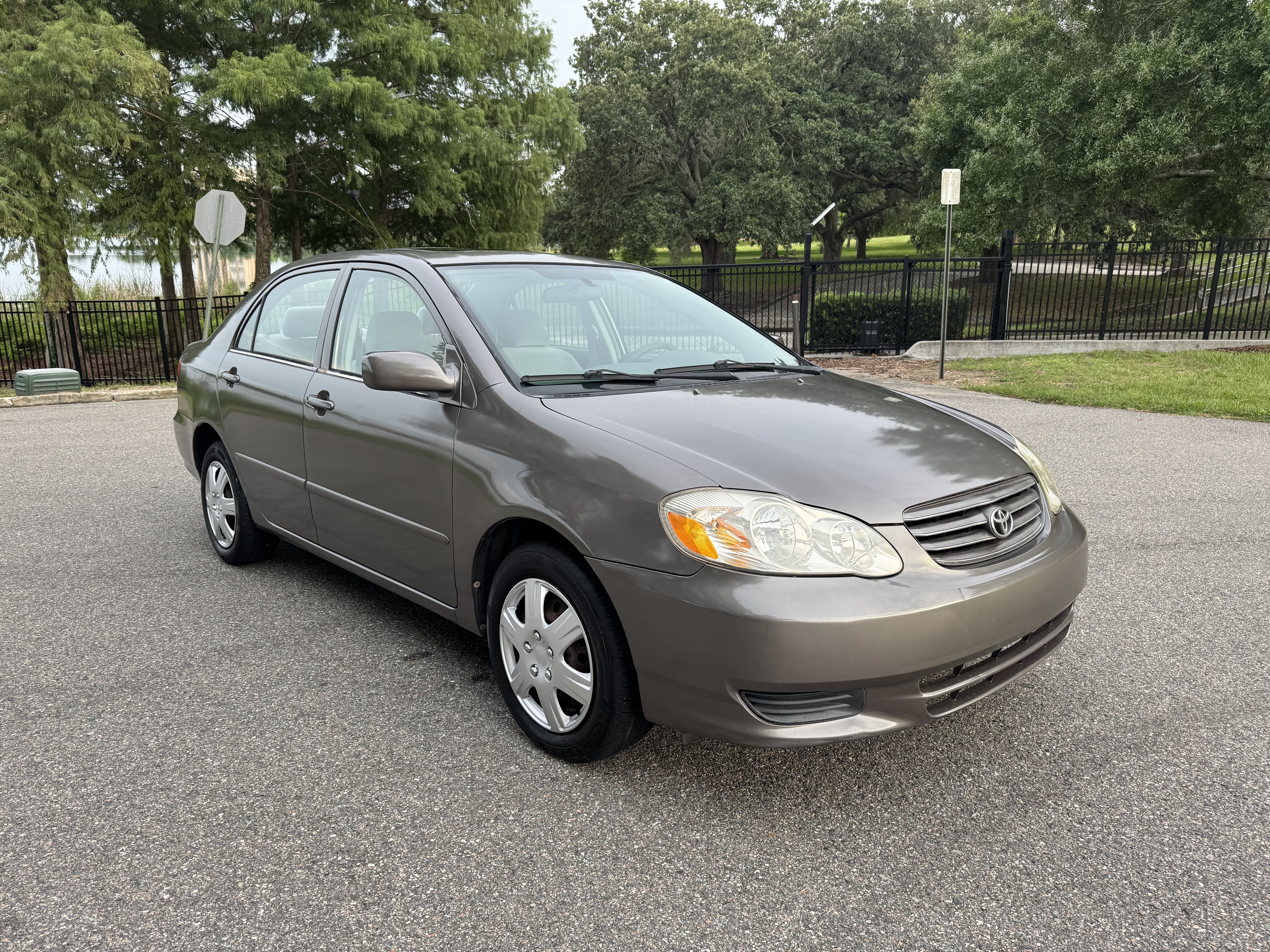 Used 2004 Toyota Corolla LE FWD image 2
