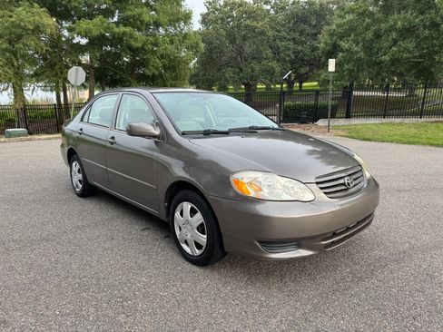 Used 2004 Toyota Corolla LE FWD image 2