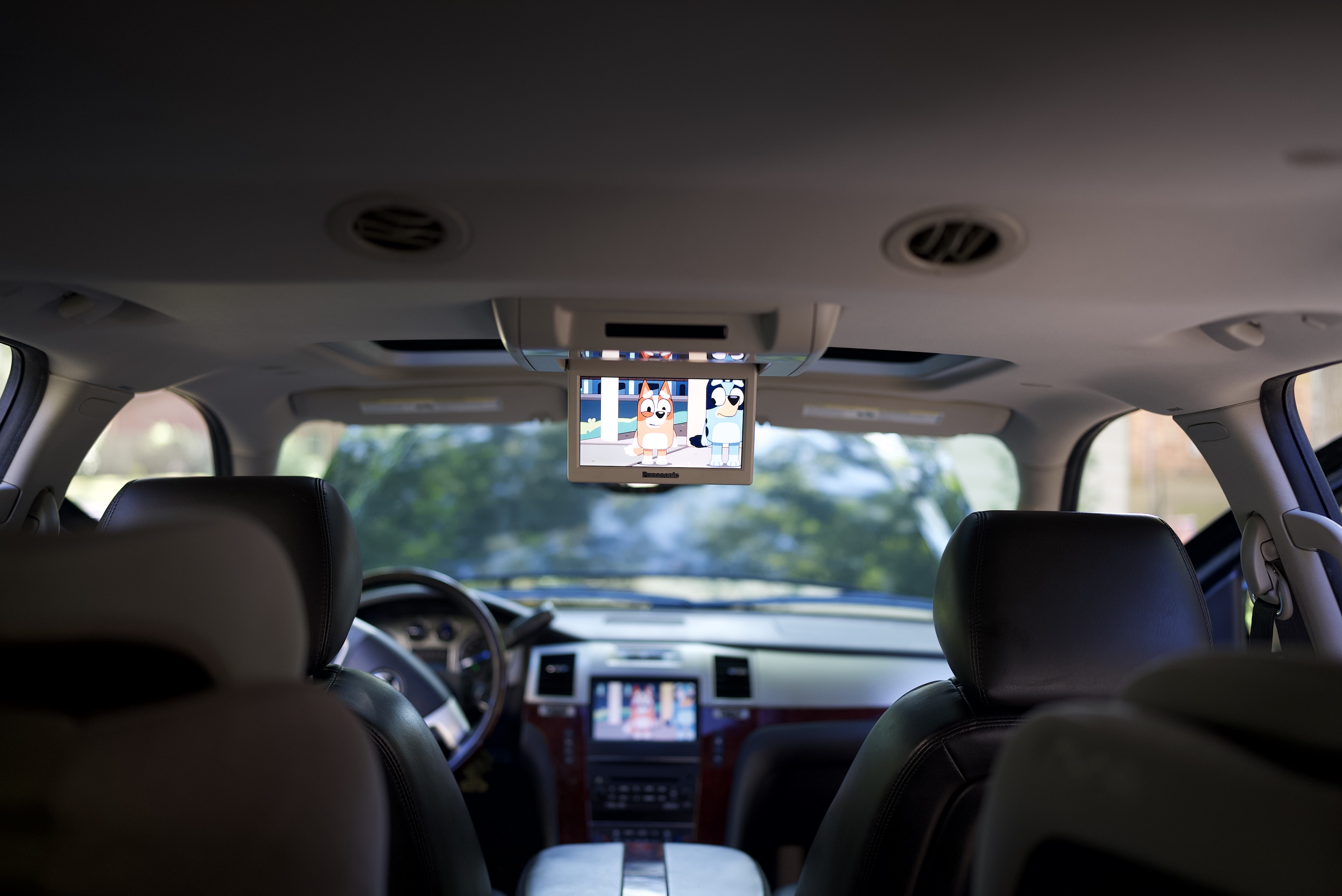 Used 2011 Cadillac Escalade Premium AWD/4WD image 26