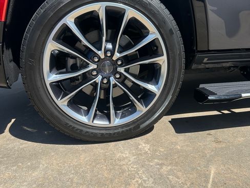 Used 2022 Jeep Wagoneer Series III w/ Premium Group I image 12