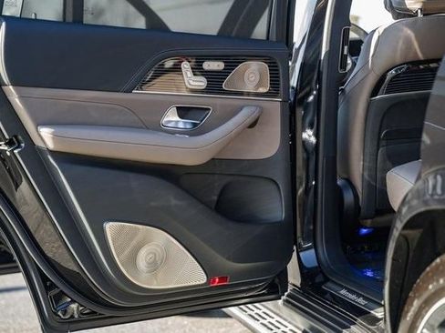 Used 2025 Mercedes-Benz GLS 450 4MATIC image 4