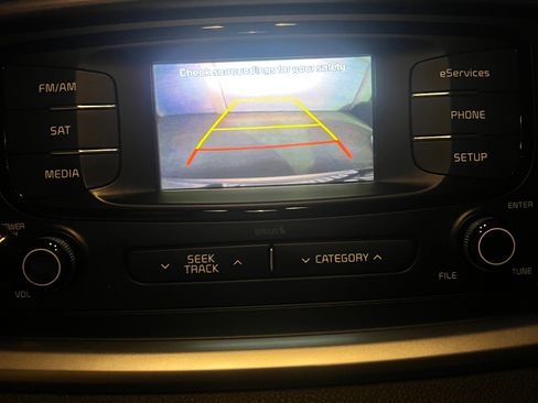 Used 2016 Kia Sorento LX w/ LX Convenience Package FWD image 17