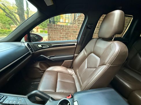 Used 2015 Porsche Cayenne S image 20