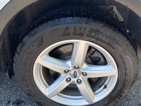 Used 2016 Ford Explorer XLT image 13