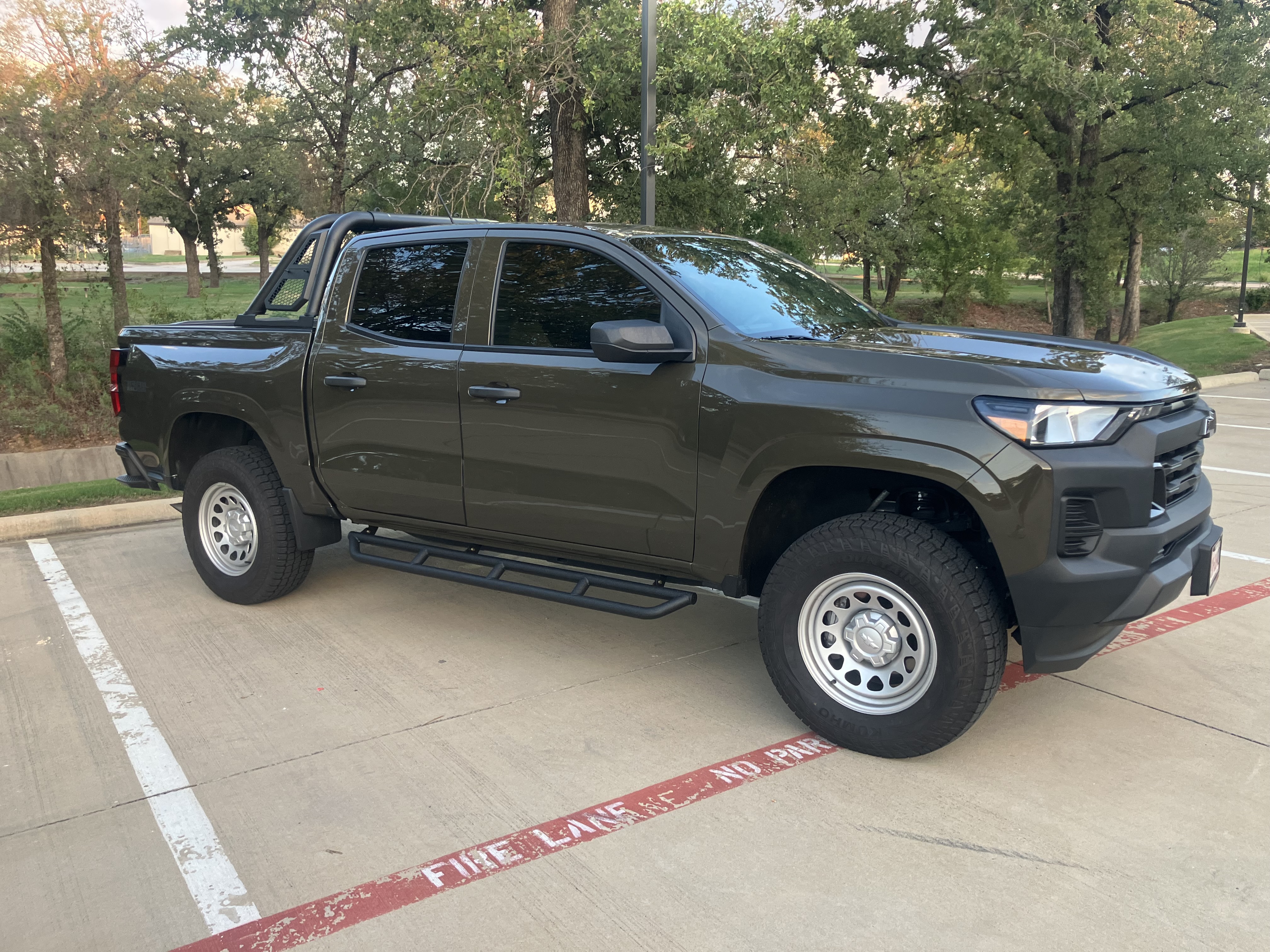 Used 2023 Chevrolet Colorado W/T RWD image 2