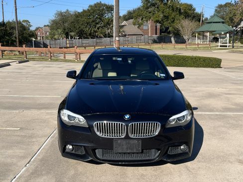 Used 2011 BMW 550i Sedan image 4