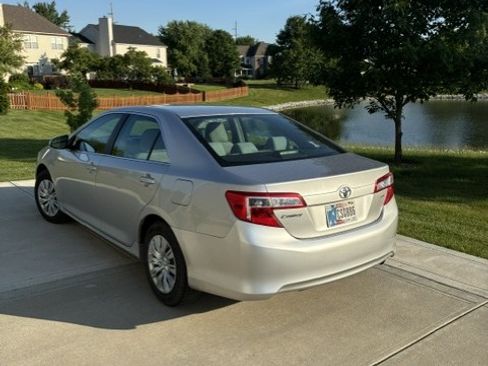 Used 2012 Toyota Camry LE FWD image 10
