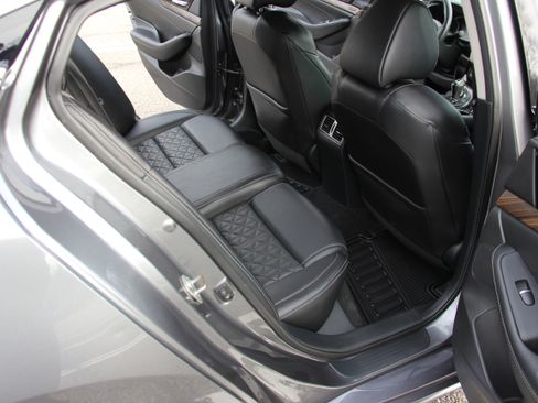 Used 2016 Nissan Maxima Platinum w/ Interior Lighting Package image 9