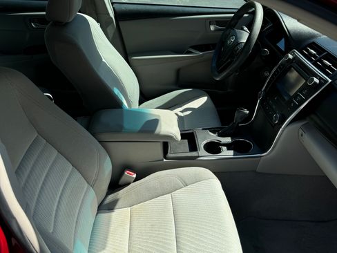 Used 2015 Toyota Camry LE image 12