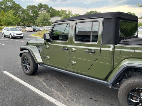 Used 2023 Jeep Gladiator Sport AWD/4WD image 16