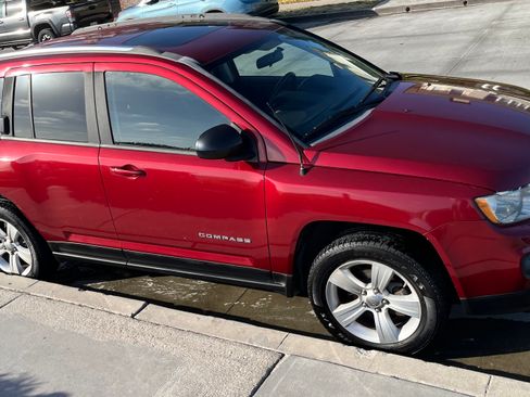 Used 2012 Jeep Compass Latitude w/ Sun/Sound Group FWD image 10