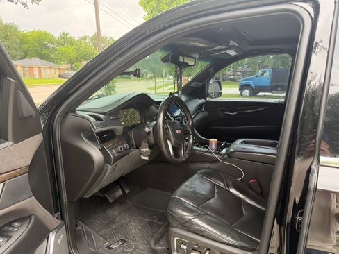 Used 2015 Cadillac Escalade Platinum AWD/4WD image 4