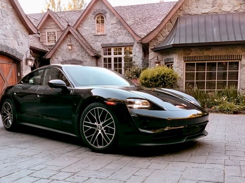 Used 2021 Porsche Taycan RWD image 8