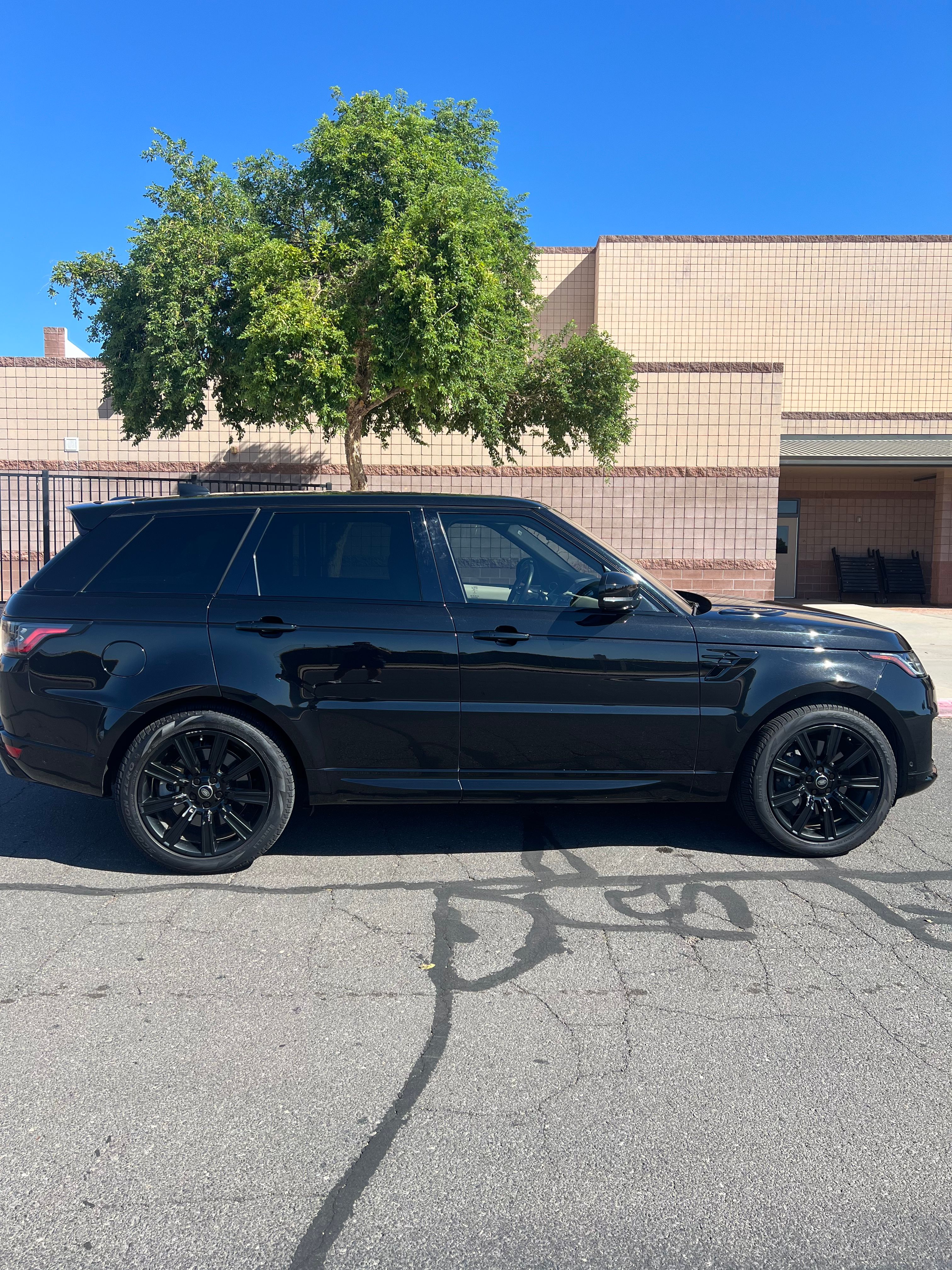 Used 2020 Land Rover Range Rover Sport HSE AWD/4WD image 1
