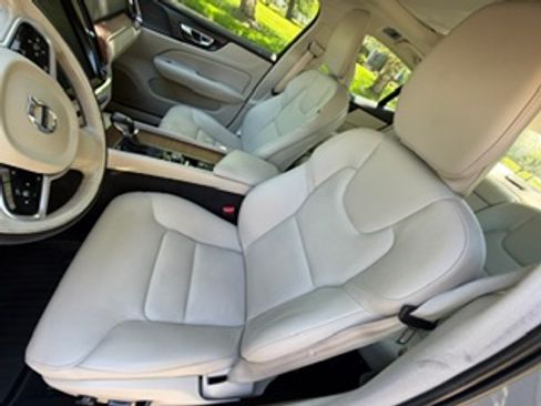 Used 2019 Volvo S60 T5 Momentum w/ Multimedia Package FWD image 16