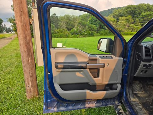 Used 2018 Ford F150 XLT w/ Equipment Group 302A Luxury AWD/4WD image 8