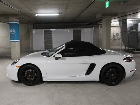 Used 2019 Porsche 718 Boxster RWD image 5