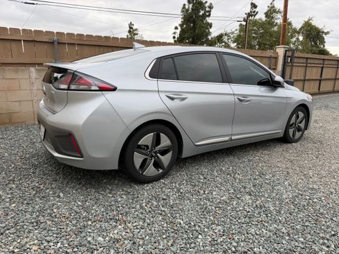 Used 2022 Hyundai Ioniq Limited FWD image 5