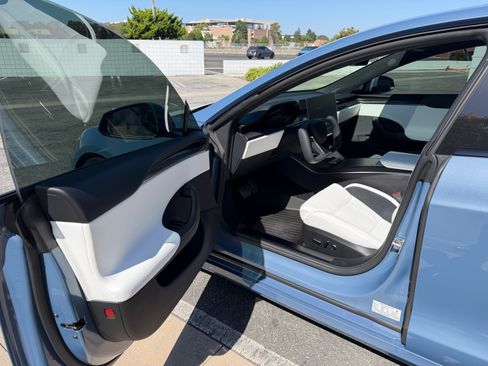 Used 2026 Tesla Model S Plaid AWD/4WD image 10