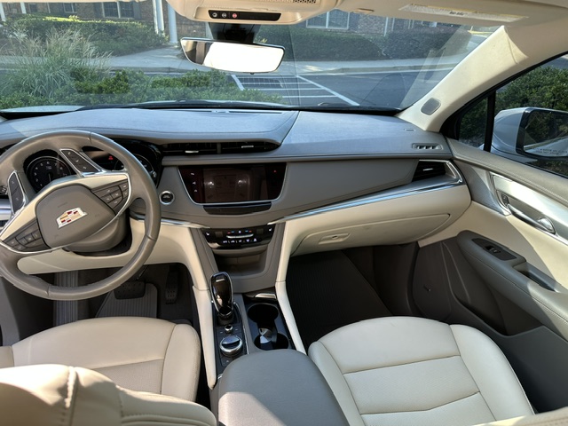 Used 2021 Cadillac XT5 Premium Luxury FWD image 8