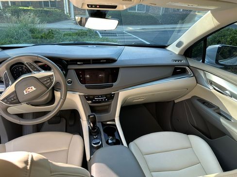 Used 2021 Cadillac XT5 Premium Luxury FWD image 8