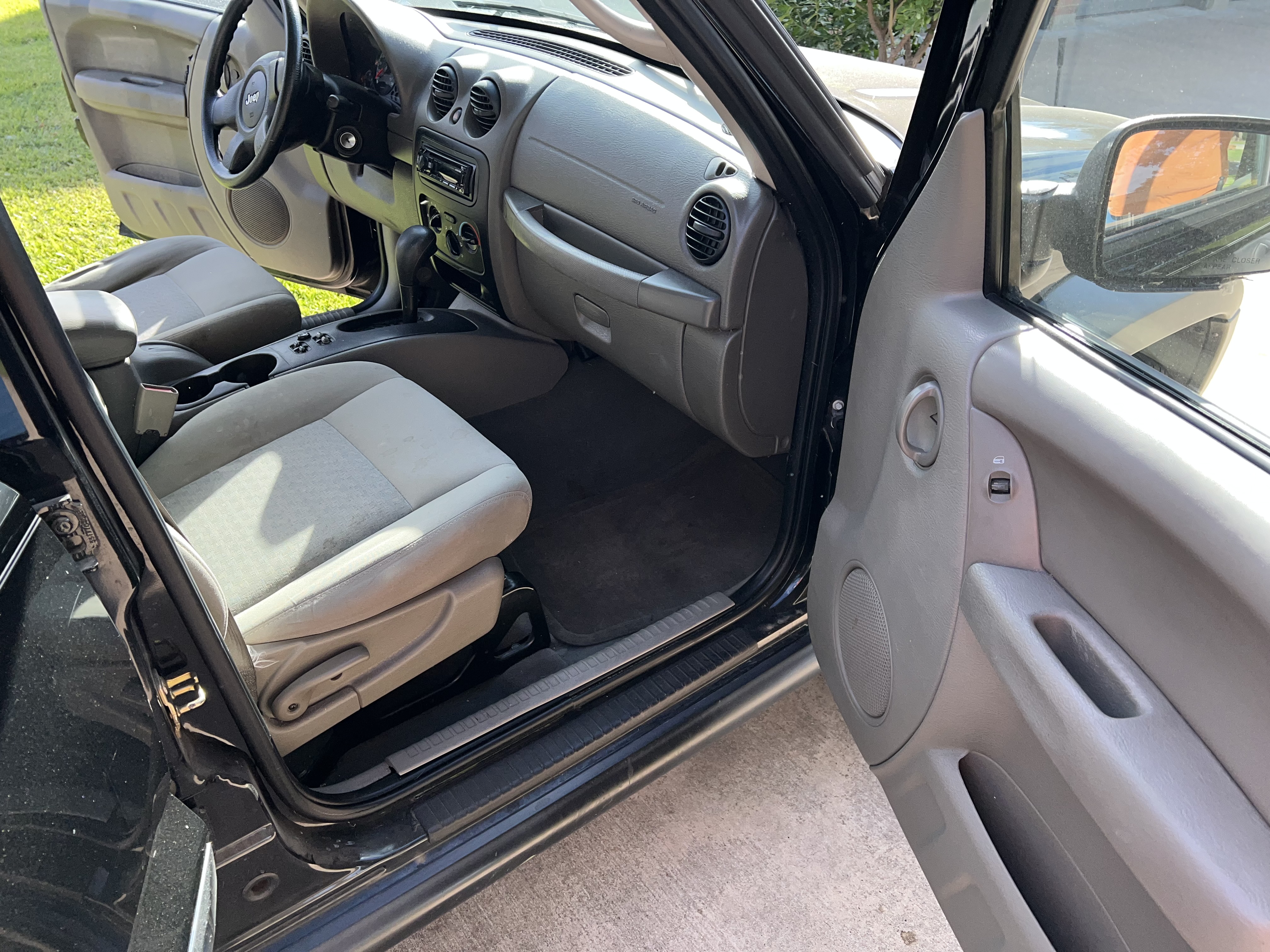 Used 2006 Jeep Liberty Sport RWD image 6