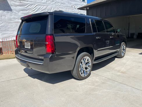 Used 2018 Chevrolet Suburban Premier image 4