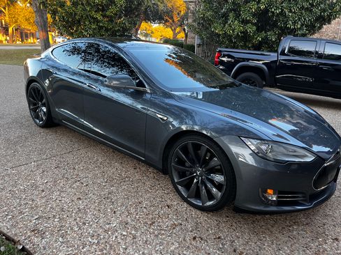 Used 2013 Tesla Model S Performance image 1