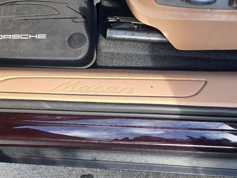 Used 2024 Porsche Macan image 22