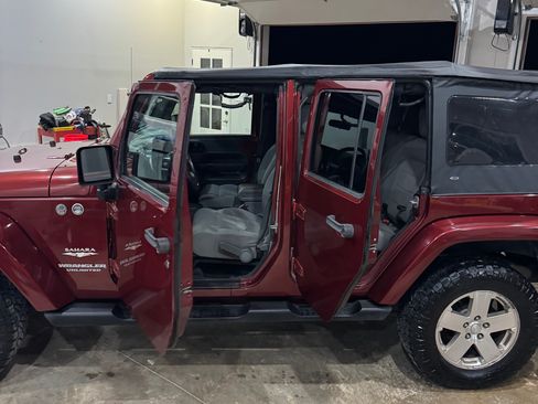 Used 2008 Jeep Wrangler Unlimited Sahara w/ Dual Top Group AWD/4WD image 8