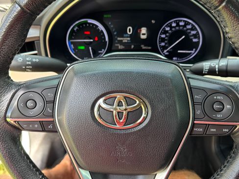 Used 2019 Toyota Avalon XLE image 13