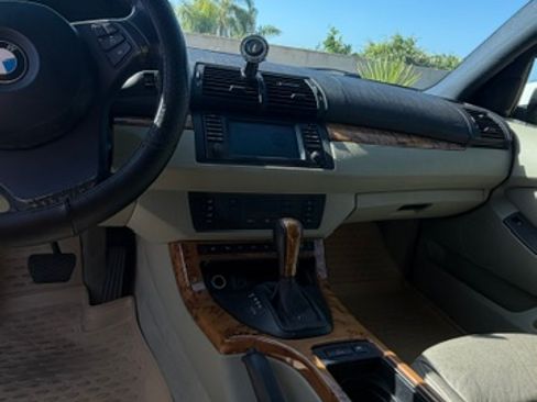 Used 2004 BMW X5 4.4i AWD/4WD image 2