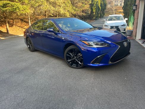 Used 2023 Lexus ES 350 F Sport w/ Accessory Package (Z2) FWD image 2