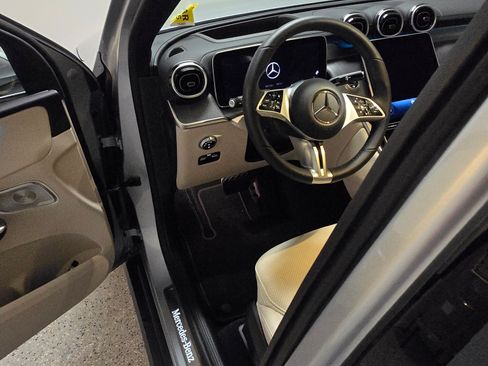 Used 2024 Mercedes-Benz GLC 300 4MATIC image 12