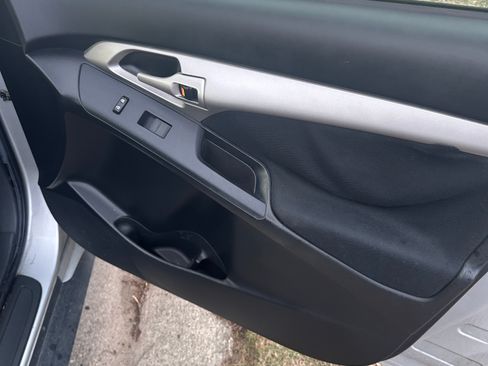 Used 2009 Pontiac Vibe w/ Sun And Sound Package image 14