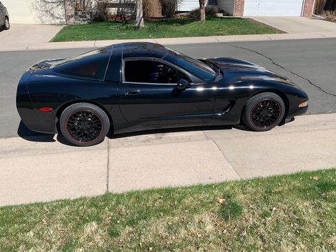 Used 1999 Chevrolet Corvette Coupe w/ Performance Handling Pkg image 2