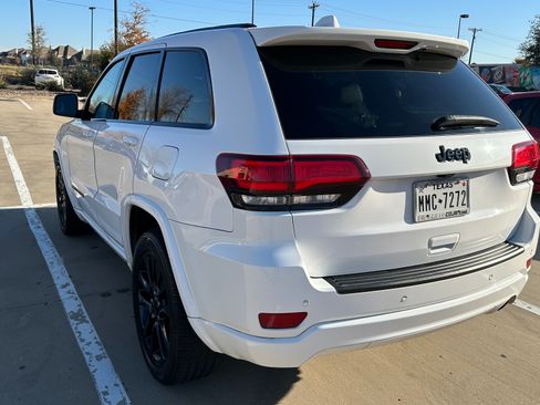 Used 2019 Jeep Grand Cherokee Altitude RWD image 8