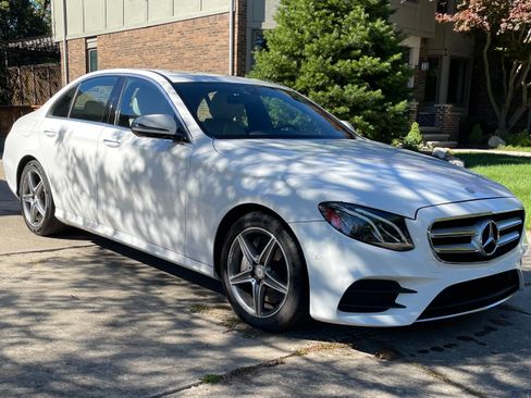 Used 2017 Mercedes-Benz E 300 4MATIC image 5