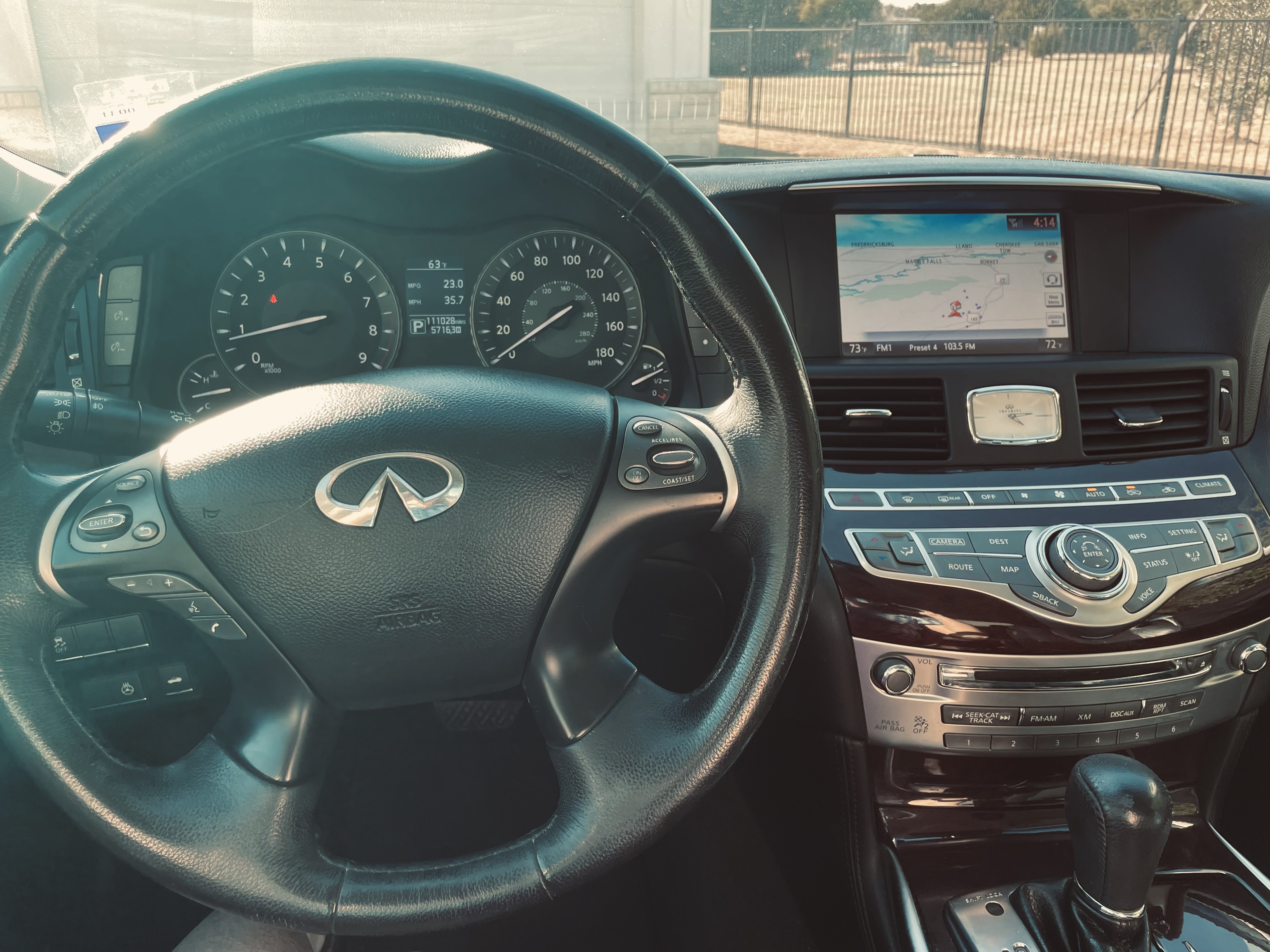 Used 2015 INFINITI Q70 3.7 RWD image 12