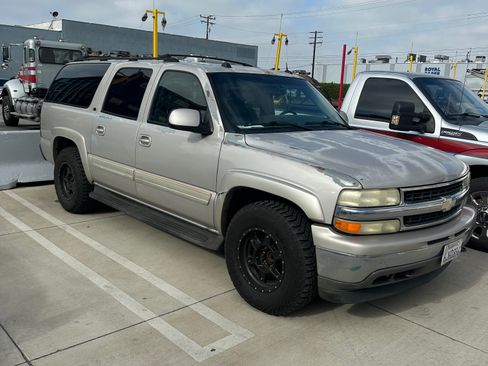 Used 2005 Chevrolet Suburban LT w/ Preferred Equipment Group AWD/4WD image 2